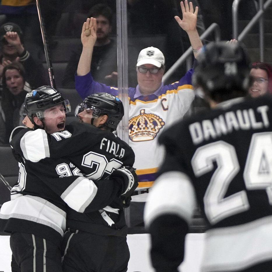Kopitar helps the Kings beat the Senators 5-2 for their third straight win